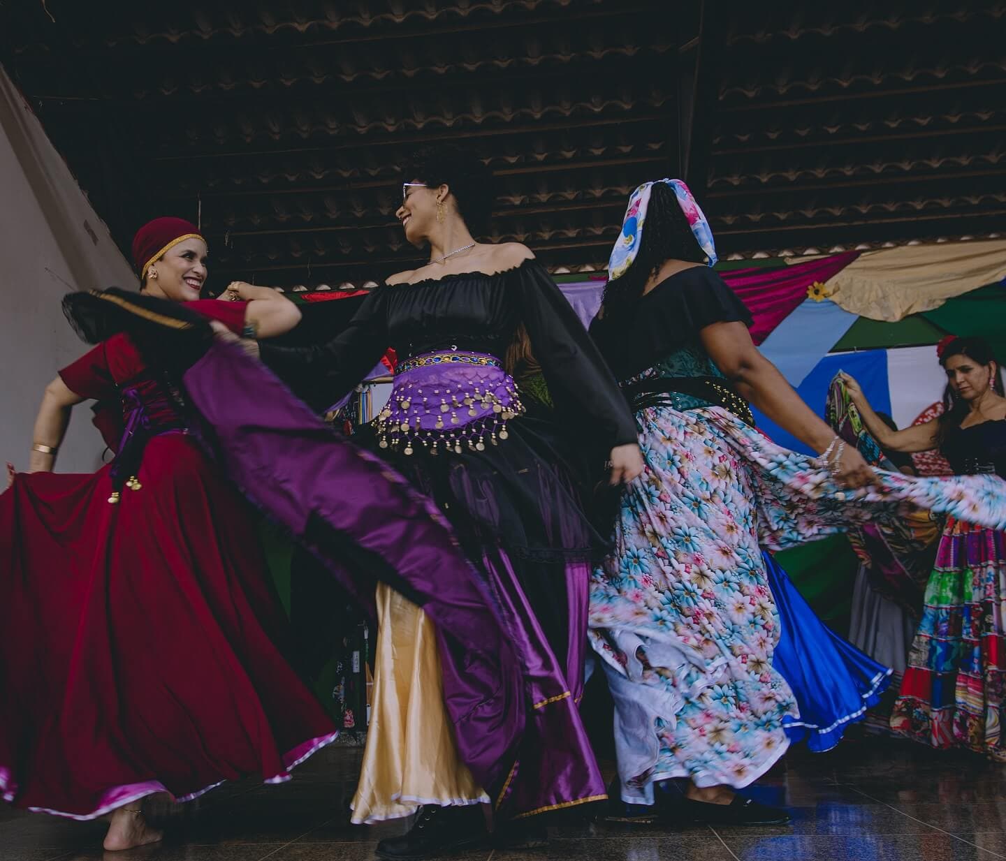 Sob o Sol Cigano: Encontro Cultural